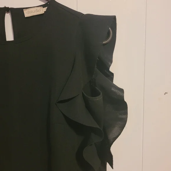 dstudio Women's Ruffle Sleeve Top - Picture 2 of 7